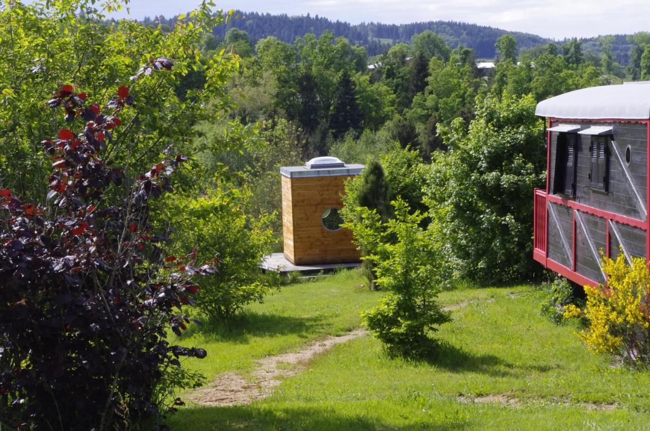 Les Roulottes Et Cabanes Du Livradois Cunlhat Eksteriør billede