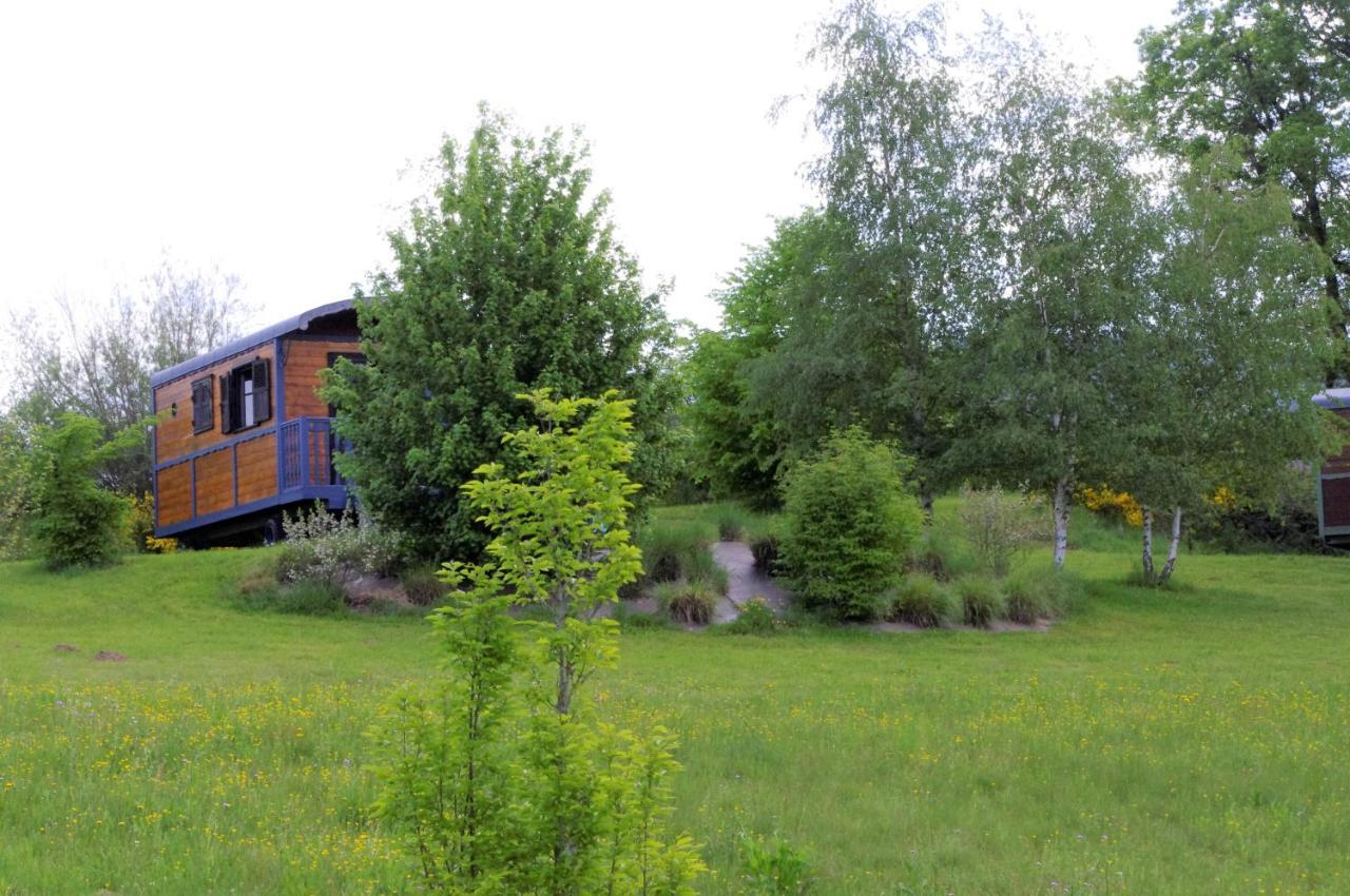 Les Roulottes Et Cabanes Du Livradois Cunlhat Eksteriør billede